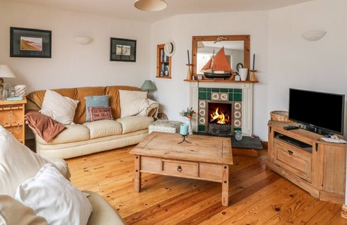 Templetown Cottage | DRIFTWOOD COTTAGE, pet friendly in Fethard-On-Sea, County Wexford