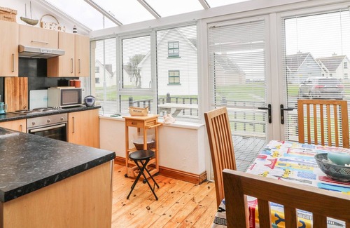 Templetown Cottage | DRIFTWOOD COTTAGE, pet friendly in Fethard-On-Sea, County Wexford