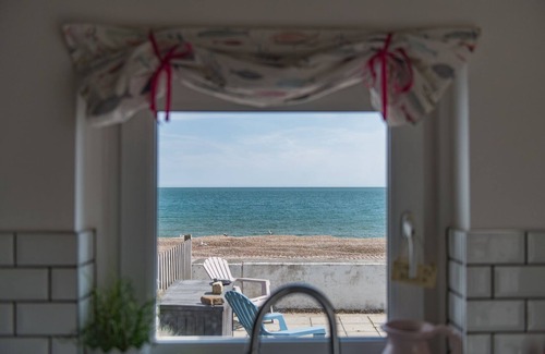 Sandgate Cottage | Driftwood Cottage by Bloom Stays - family friendly cottage with sea views