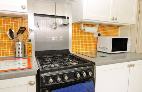 Withernsea Cottage | DRIFTWOOD, pet friendly, country holiday cottage in Withernsea