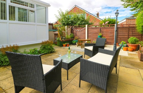 Withernsea Cottage | DRIFTWOOD, pet friendly, country holiday cottage in Withernsea