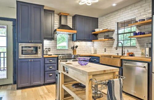 Dripping Springs House | Dripping Springs Cabin with Pool, Hill Country Views