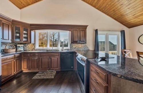 Huddleston House | DROP ANCHOR at Ancora Point! Hot Tub & Sunset Views!