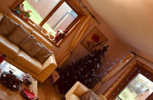 Ballinamore Cabin | Drumcoura Lake Resort, Pet Friendly, Wifi, SKY TV, 4 Bedrooms, 2 reception rooms