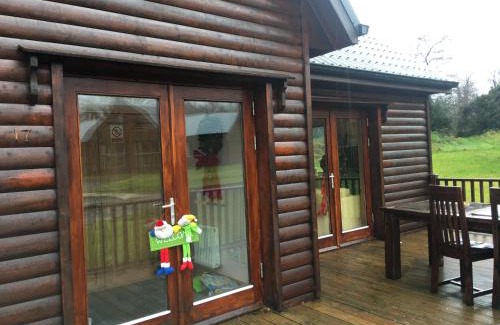 Ballinamore Cabin | Drumcoura Lake Resort, Pet Friendly, Wifi, SKY TV, 4 Bedrooms, 2 reception rooms