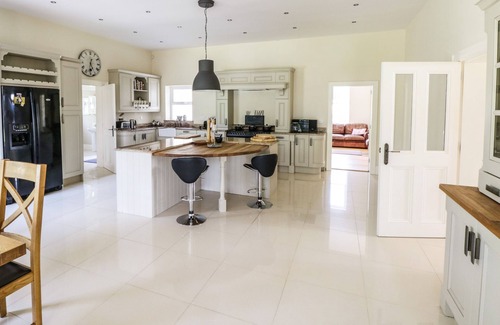 Belturbet Cottage | DRUMLANEY, pet friendly, with open fire in Belturbet, County Cavan