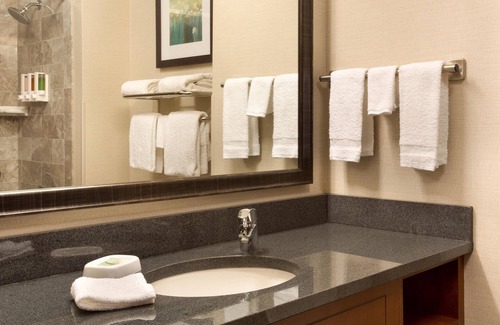 Burlington Hotel | Drury Inn & Suites Burlington