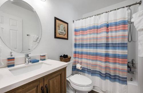 Downtown Apartment | DT/2 Spacious 3BR Suites/FreeParking/SelfCheckin