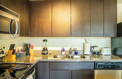 Evans Churchill Apartment | DT Escape with Pool + Gym + Parking + W/D + Balcony