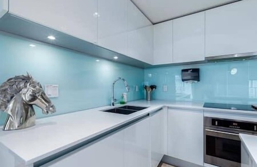 East Village Apartment | DT Skyline Views | UG Parking | Mins to Saddledome