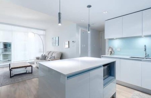 East Village Apartment | DT Skyline Views | UG Parking | Mins to Saddledome