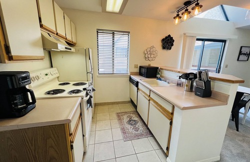 Englewood Condo | DTC One Bed Modern Gem, Pool, Gym, Comfort