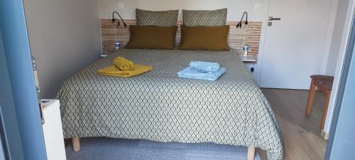 Semeac Bed & Breakfast | Du Côté de Chez Paule, chambre avec entrée indépendante et salle d'eau privative