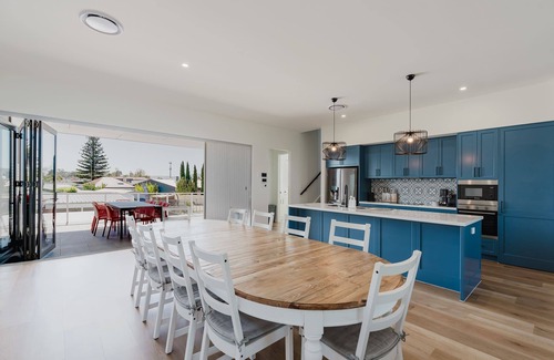 Victor Harbor House | Dual Family Entertainer 9 Esplanade Victor Harbor