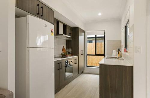 Browns Plains House | Dual key 5BR Family home with stunning interior