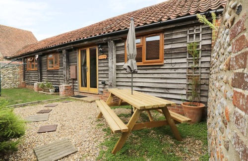 Bacton Cottage | DUCKLING BARN, pet friendly, country holiday cottage in Bacton