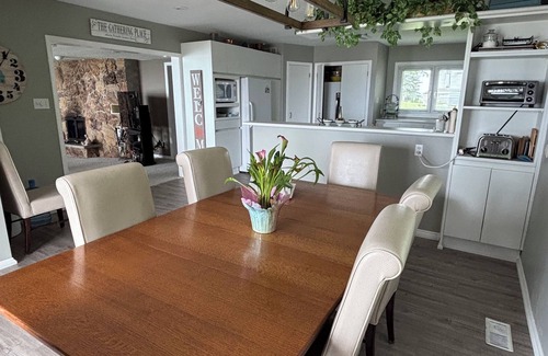 Duclos Point Cottage | Duclos Point Lakefront Private Property w Breathtaking Sunsets