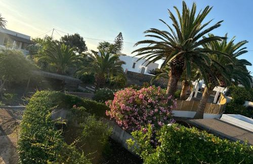 Stromboli Villa | Due camere matrimoniali e bagno
