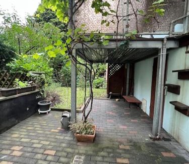 Mittelmeiderich Apartment | Duisburg FeelHome, Flughafen nah,3-Schlafzimmer, Dusche ebenerdig, Zentral, WiFi, Ground Floor