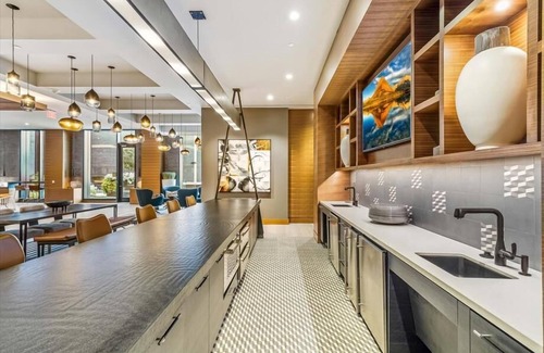 Reston Apartment | Dulles Airport & Home Depot nearby | Mins to DC