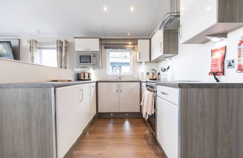 Mudeford Cottage | Dun a Ri - a Sandhills lodge providing a coastal sanctuary.