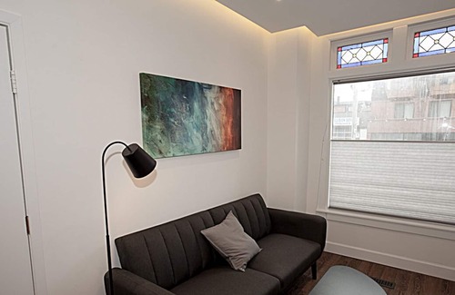 Cabbagetown South House | DUNDAS SQUARE Luxury Victorian Home w/Fireplace