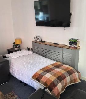 Dundee Apartment | Dundee City centre apartment - 3 bedrooms sleeps 6