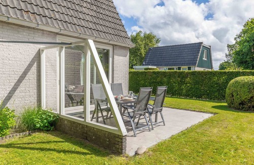 Egmond-Binnen House | Dune Bungalow directly against the dunes for 4 persons. Spacious garden, Walking in nature, Cycling, Peace and quiet.