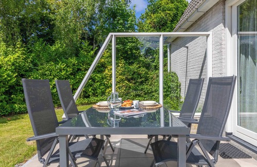 Egmond-Binnen House | Dune Bungalow directly against the dunes for 4 persons. Spacious garden, Walking in nature, Cycling, Peace and quiet.