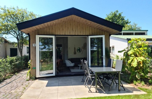 Egmond-Binnen House | Dune lodge directly against the dunes for 4 persons. Near the Beach. Alkmaar Cheese Market.