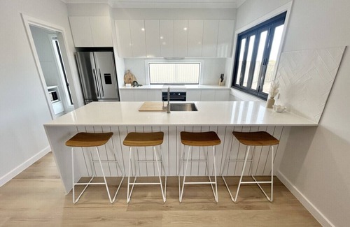 Port Hughes Apartment | Dunes View - Designer Home with Golf Course Frontage