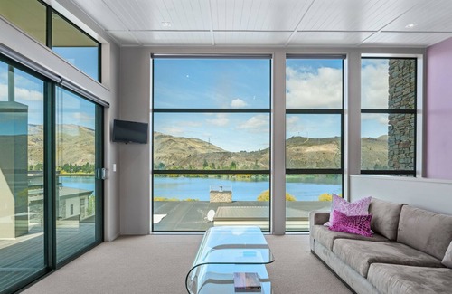 Lowburn House | Dunstan Views - Cromwell Holiday Unit