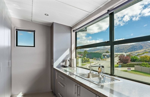Lowburn House | Dunstan Views - Cromwell Holiday Unit