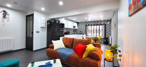 Athis-Mons Apartment | Duo : Ambiance rebelle et zen, proche RER C & Orly