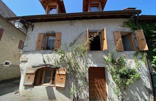 Duingt Apartment | Duplex apartment 120m from Lake Annecy, in the heart of the medieval village of Duingt