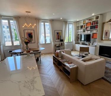 Palais de justice Apartment | Duplex avec grande terrasse vieux port parking gratuit