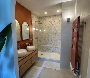Palais de justice Apartment | Duplex avec grande terrasse vieux port parking gratuit