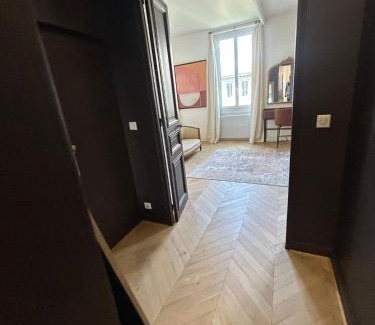 Palais de justice Apartment | Duplex avec grande terrasse vieux port parking gratuit