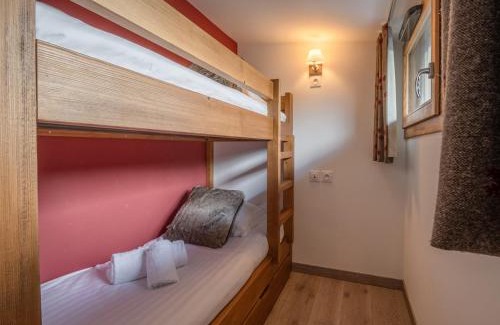 Chamonix City Centre Apartment | Duplex centre Chamonix pour 6 avec balcon et garage - FR-1-343-248