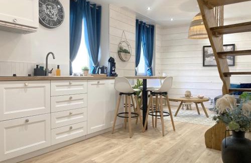 Riom Apartment | Duplex climatisé avec Espace Cinéma