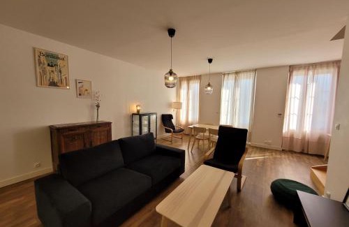 Macau Apartment | Duplex cosy & lumineux en plein centre bourg