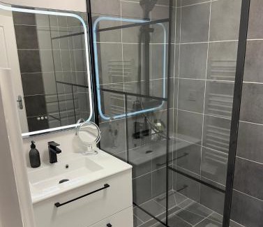 Endoume Apartment | duplex design, calme, au vallon des auffes, bord de mer