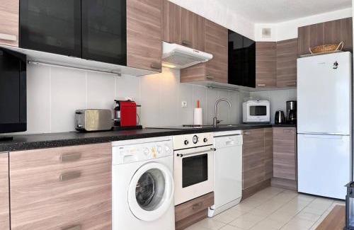 Cavaliere Apartment | Duplex ensoleillé avec terrasse, 5 couchages, proche plage, parking inclus - Le Lavandou - FR-1-251-565