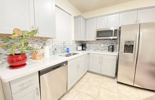 Casas Adobes Condo | Duplex/Home/Kitchen/Great Views/1 BR 1 BA