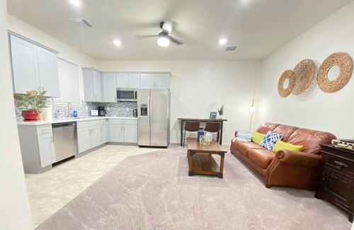 Casas Adobes Condo | Duplex/Home/Kitchen/Great Views/1 BR 1 BA