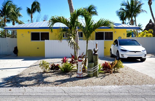 Marathon Villa | DUPLEX IN DUCK KEY, 2 Bedroom/2 Bath, W/Private 90' Dock, Trailer Storage INCL
