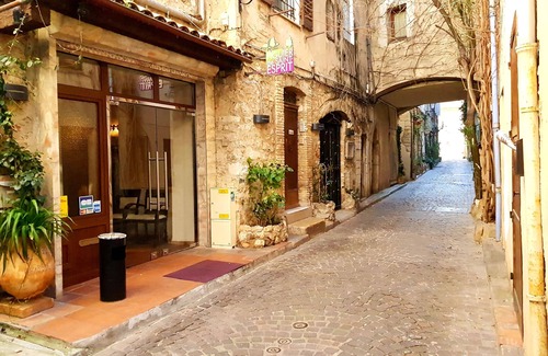 Antibes Old Town Apartment | Duplex in the heart of the old antibes