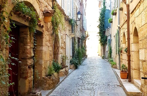 Antibes Old Town Apartment | Duplex in the heart of the old antibes