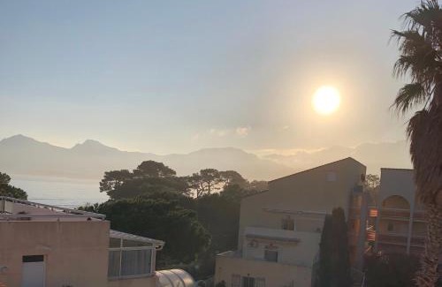 Calvi Apartment | Duplex rénové les pieds dans l'eau
