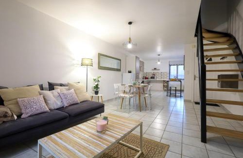 Lagnieu Apartment | Duplex "Sebari "centre ville parking clim proche CNPE